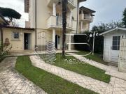 Villa bifamiliare in vendita a Pietrasanta