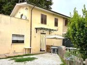 Villa bifamiliare in vendita a Pietrasanta via delle...