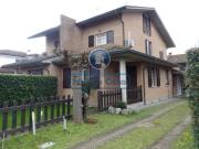 Villa bifamiliare in vendita a Ravenna via Umberto Saba,...