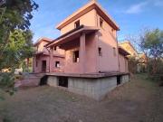 Villa bifamiliare in vendita a Roma
