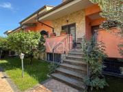Villa bifamiliare in vendita a Roma via Bassignana,...