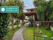 Villa bifamiliare in vendita a Roma via Gais, 19, Infernetto