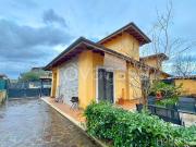 Villa bifamiliare in vendita a Roma via Mogorella, 3,...