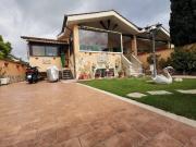 Villa bifamiliare in vendita a Roma via Sesto San...