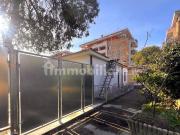 Villa bifamiliare in vendita a Roma via Teano, 10, Tor...