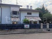 Villa bifamiliare in vendita a Sanguinetto via Amerigo...