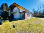 Villa bifamiliare in vendita a Sesto Calende via...