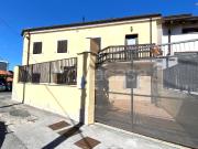 Villa bifamiliare in vendita a Trieste via Antonio...