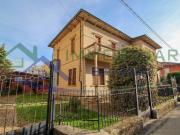 Villa bifamiliare in vendita a Varallo Pombia via Stazione