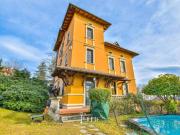 Villa bifamiliare in vendita a Varese via Guido...