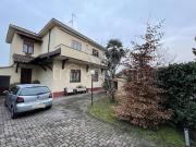 Villa bifamiliare in vendita a Vigevano via Monte Baldo, 34