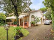 Villa bifamiliare in vendita a Vittoria Apuana, Forte...