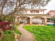 Villa bifamiliare in vendita ad Anguillara Sabazia via...