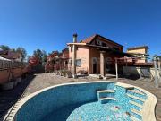 Villa bifamiliare in vendita ad Ardea via Campo di...