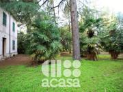 VILLA BIFAMILIARE NEL PARCO