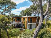 Villa californienne rénovée, havre d'élégance à deux...