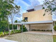 Exclusiva residencia en Cancún Country Club