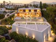 Villa / Chalet de 1057 m2 en venta en Marbella, España