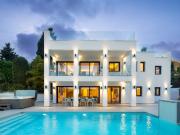 Villa / Chalet de 240 m2 en venta en Marbella, España