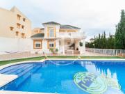 Villa / Chalet de 242 m2 en venta en Elche, España