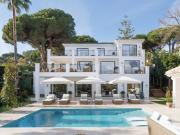 Villa / Chalet de 380 m2 en venta en Marbella, España
