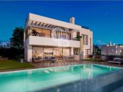 Villa / Chalet de 536 m2 en venta en Estepona, España