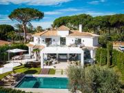 Villa / Chalet de 615 m2 en venta en Marbella, España