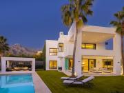 Villa / Chalet de lujo de 421 m2 en venta en Naguelles,...