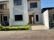 Villa Club | Alquiler | Casa de dos pisos | Etapa...