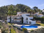 Villa con 6 dormitorios e impresionantes vistas al mar y...