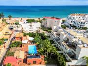 Villa con acceso directo a la playa de Els Molins, Las...