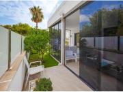 Villa con diseño moderno, piscina privada, cerca de...