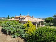 Villa con giardino a Acquaviva Picena