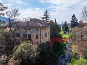Villa con giardino a Calci