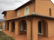 Villa con giardino a Calcinaia