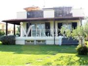 Villa con giardino a Camaiore