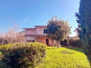 Villa con giardino a Camaiore