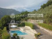 Villa con giardino a Camaiore