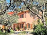 Villa con giardino a Fosdinovo