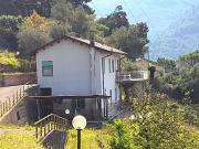 Villa con giardino a Massa