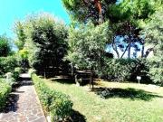 Villa con giardino a Massa