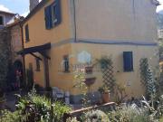 Villa con giardino a Ortonovo