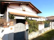 Villa con giardino a Pietrasanta