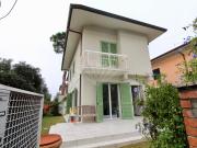 Villa con giardino a Pietrasanta