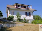 Villa con giardino a Ponzone