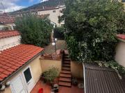 Villa con giardino a Prato