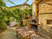 Villa con giardino a Seravezza