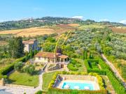 Villa con giardino a Volterra