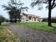 Villa con giardino, Capannori massa macinaia