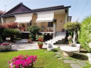 Villa con giardino, Carrara marina di
